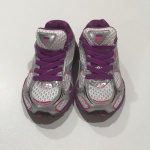 🌱🌱🌱NWOT FILA Girl’s NWOT Purple/Silver Sneakers, size 7